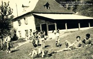 COLO JEUNE FRANCE 1953 repos sur le pre avant le repas